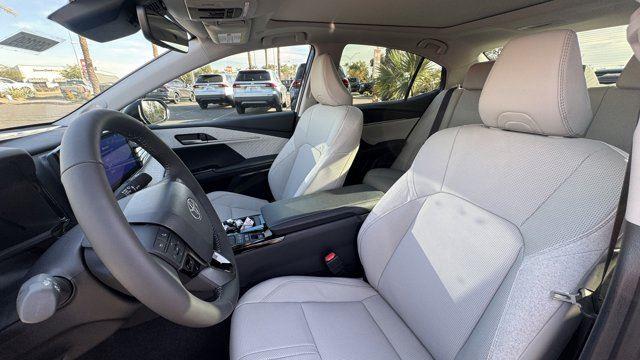 Vehicle image 14 of 20
