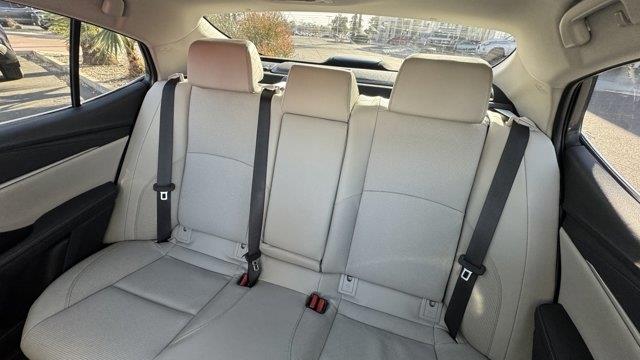 Vehicle image 15 of 20