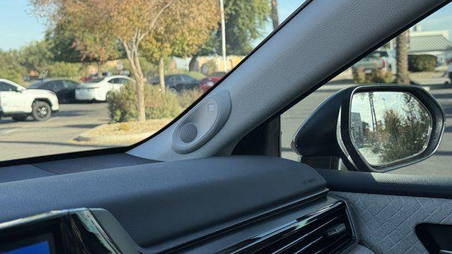 Vehicle image 19 of 20