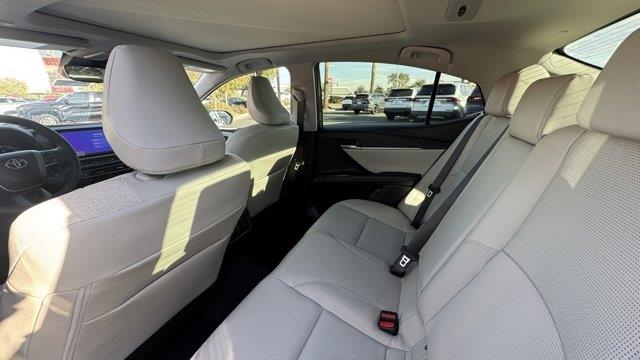 Vehicle image 10 of 20