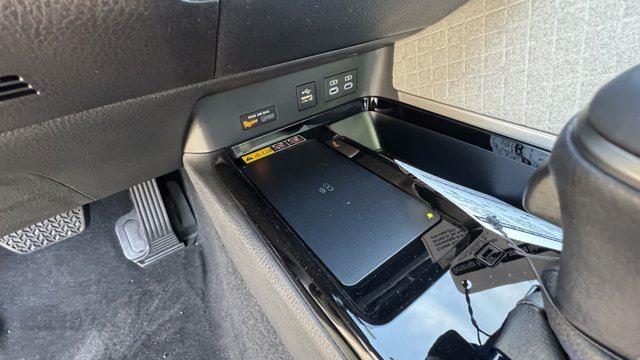 Vehicle image 18 of 20