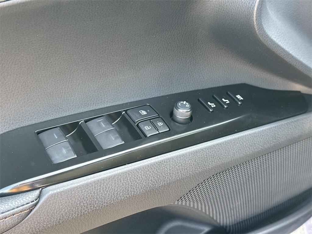 Vehicle image 29 of 35
