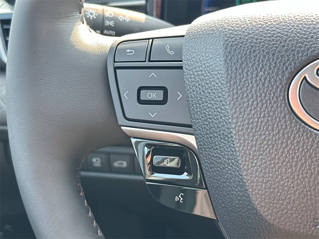 Vehicle image 27 of 35