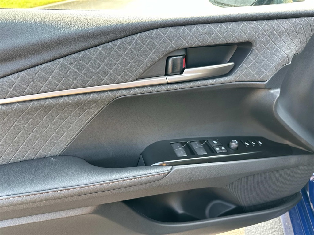 Vehicle image 22 of 35