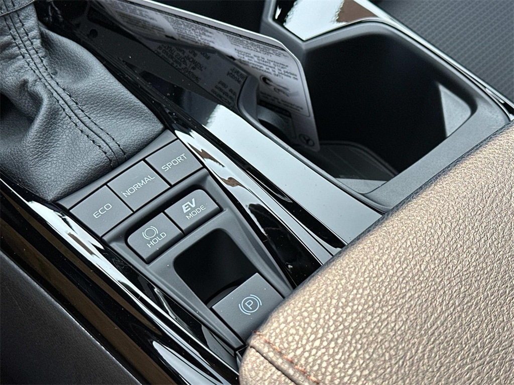 Vehicle image 32 of 35