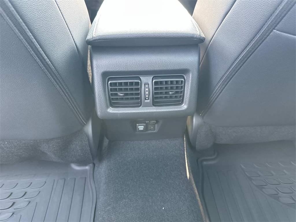 Vehicle image 25 of 35