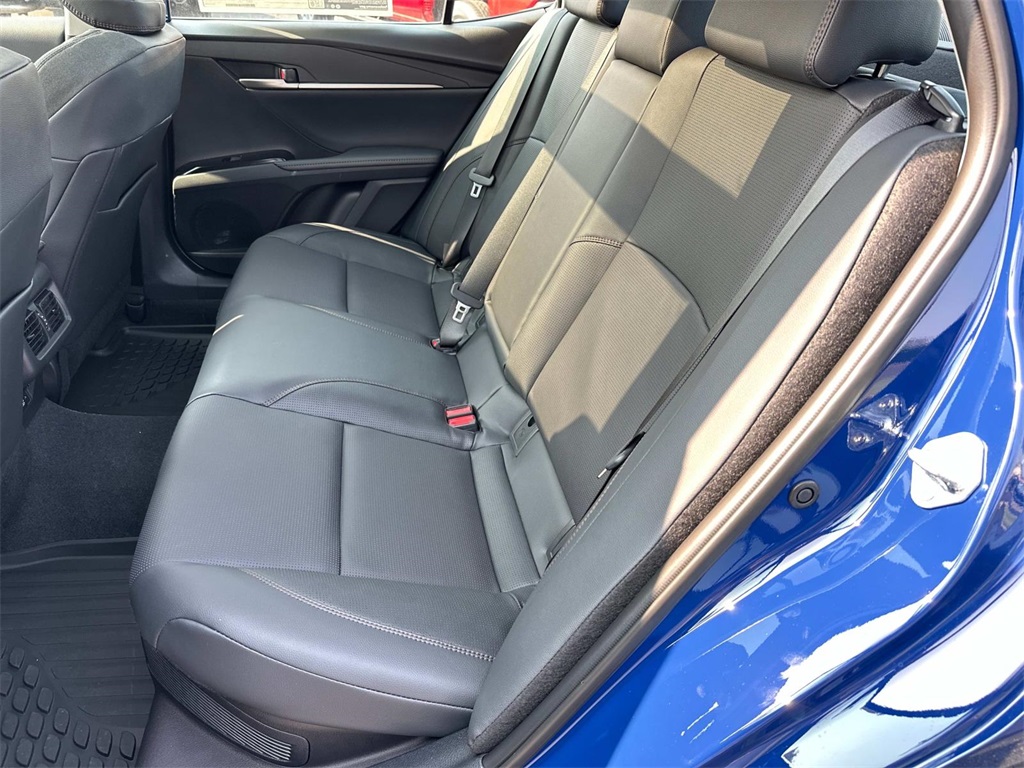 Vehicle image 11 of 35