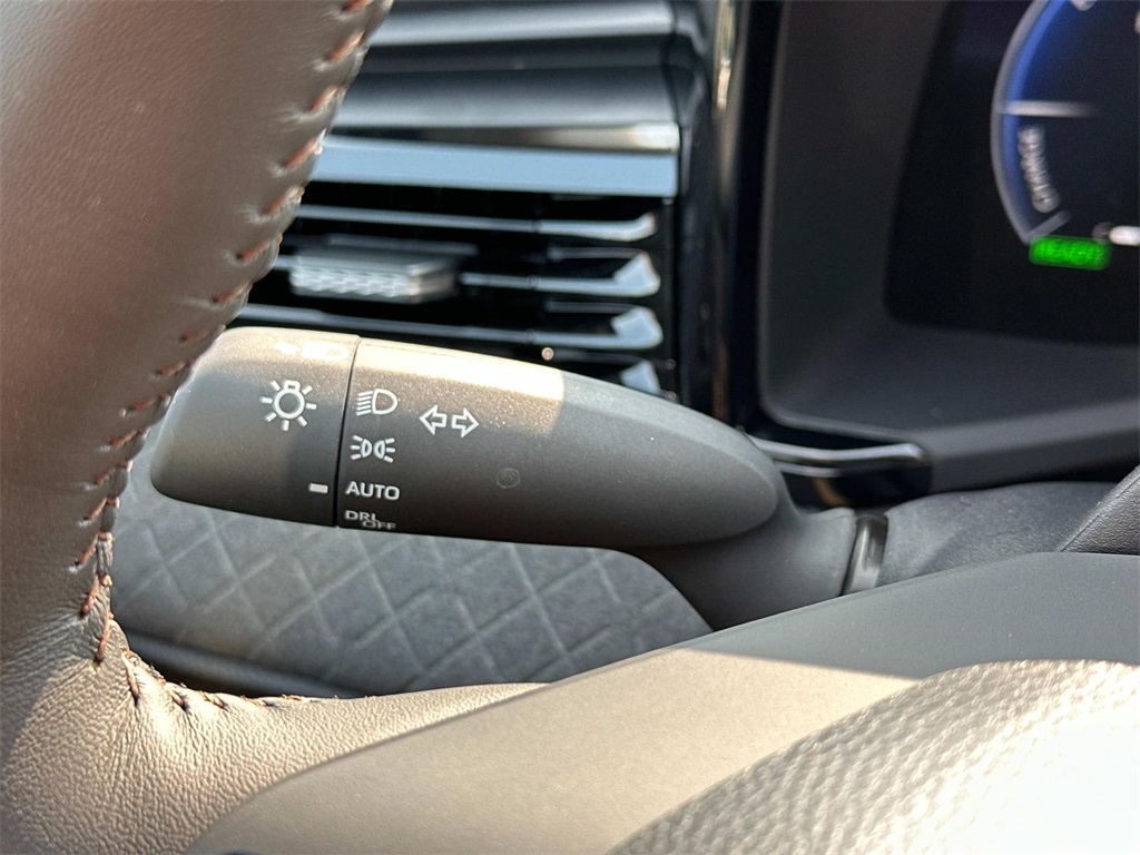 Vehicle image 21 of 35