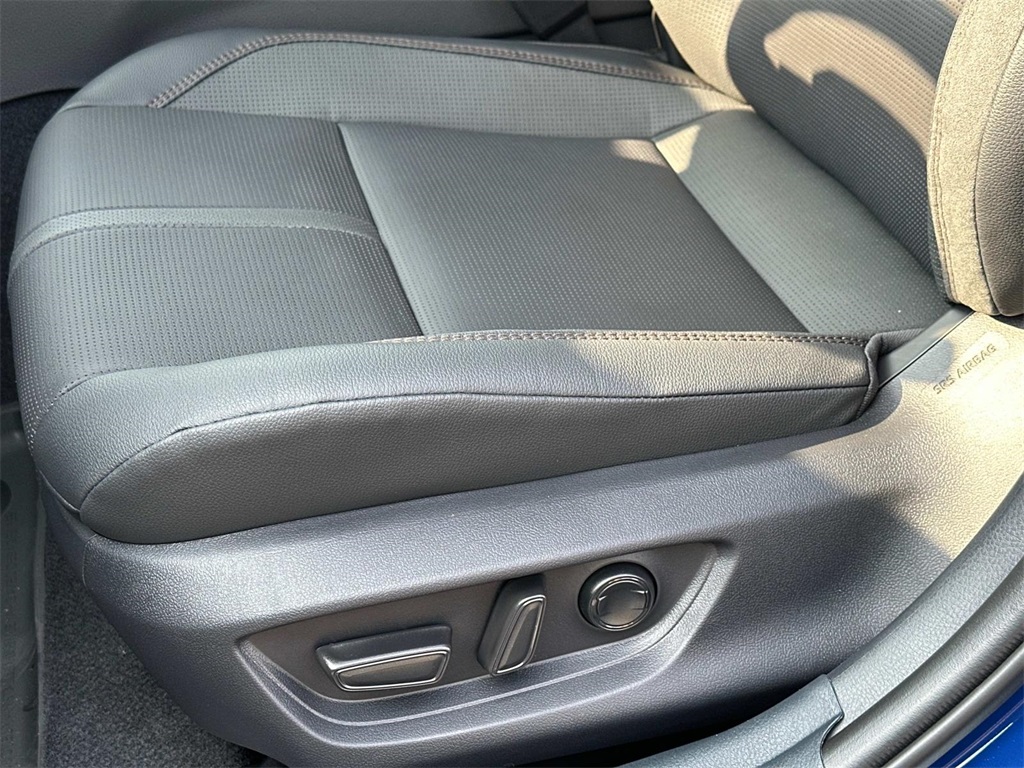 Vehicle image 34 of 35
