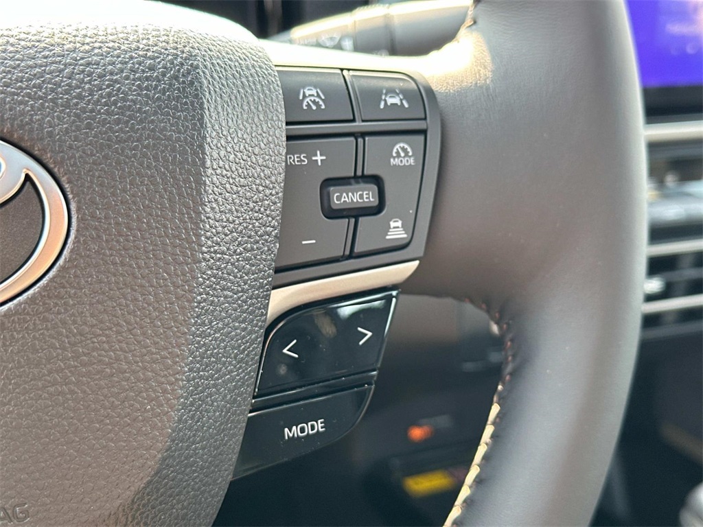 Vehicle image 33 of 35