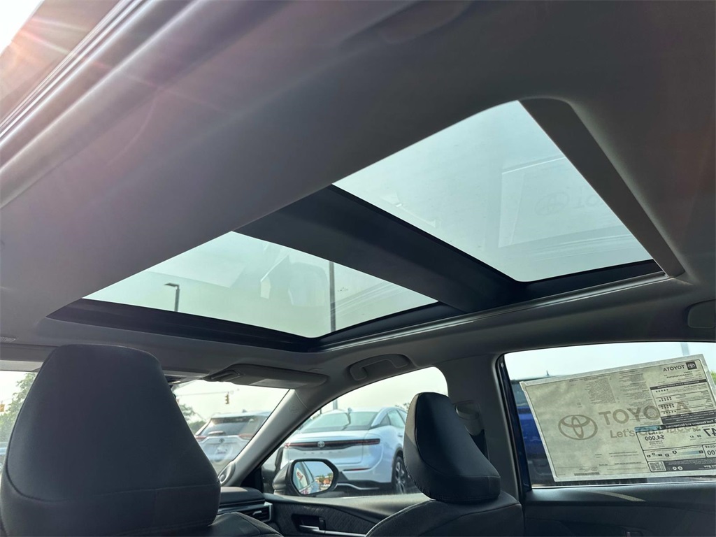 Vehicle image 14 of 35