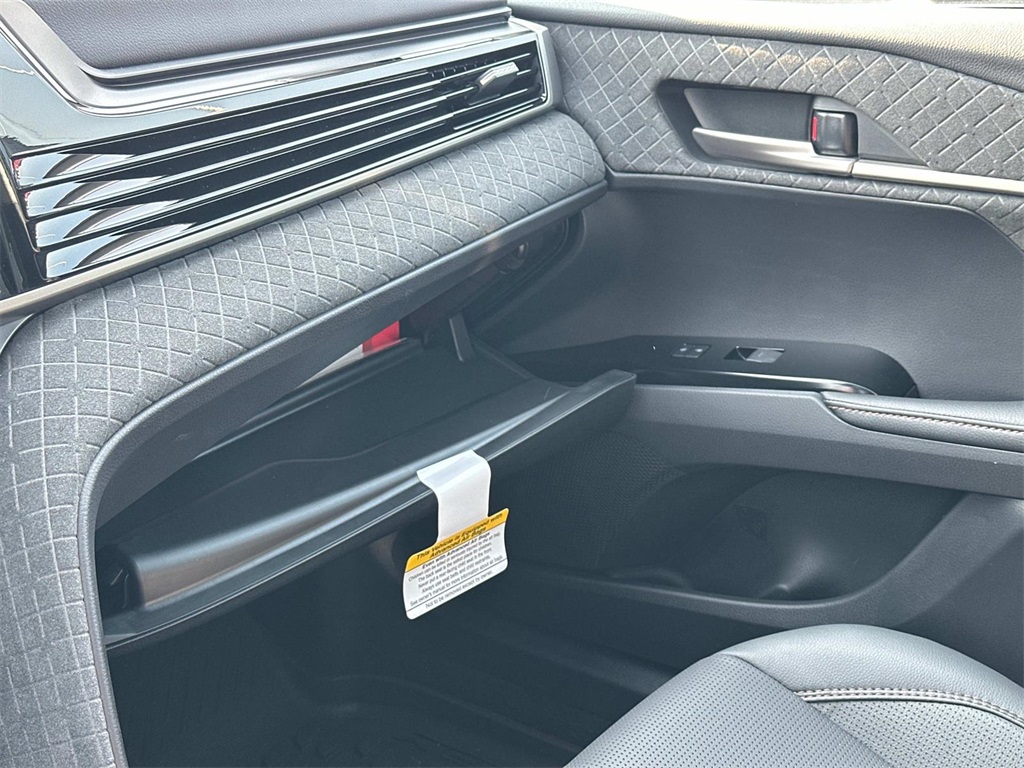 Vehicle image 31 of 35