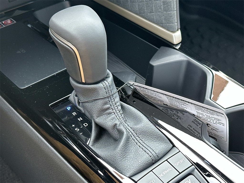 Vehicle image 20 of 35