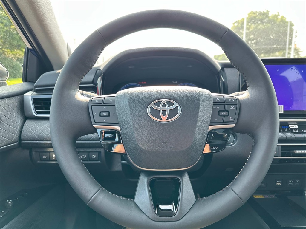 Vehicle image 15 of 35