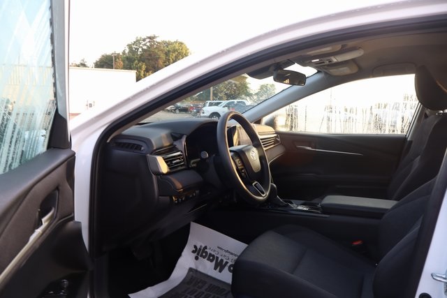 Vehicle image 17 of 42