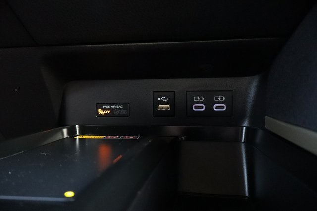 Vehicle image 31 of 42