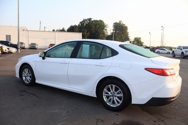 Vehicle image 11 of 42