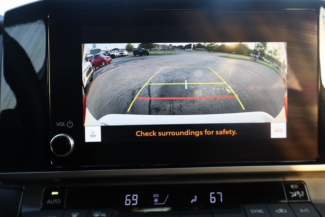 Vehicle image 27 of 42