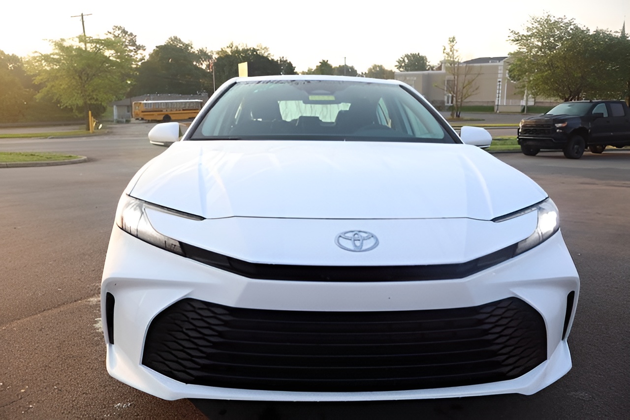 Vehicle image 35 of 42