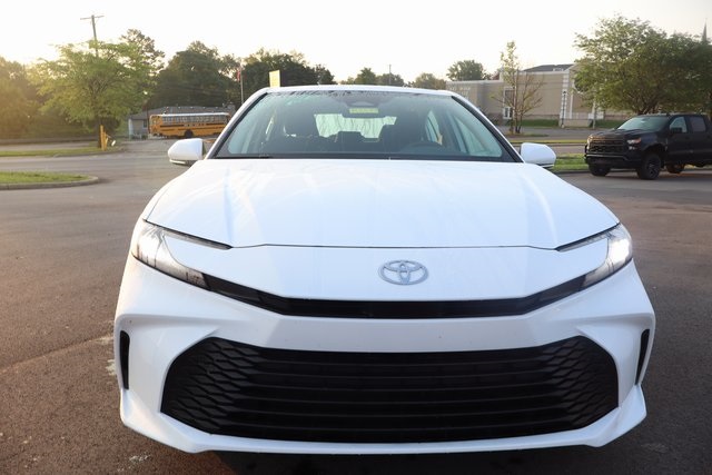 Vehicle image 4 of 42