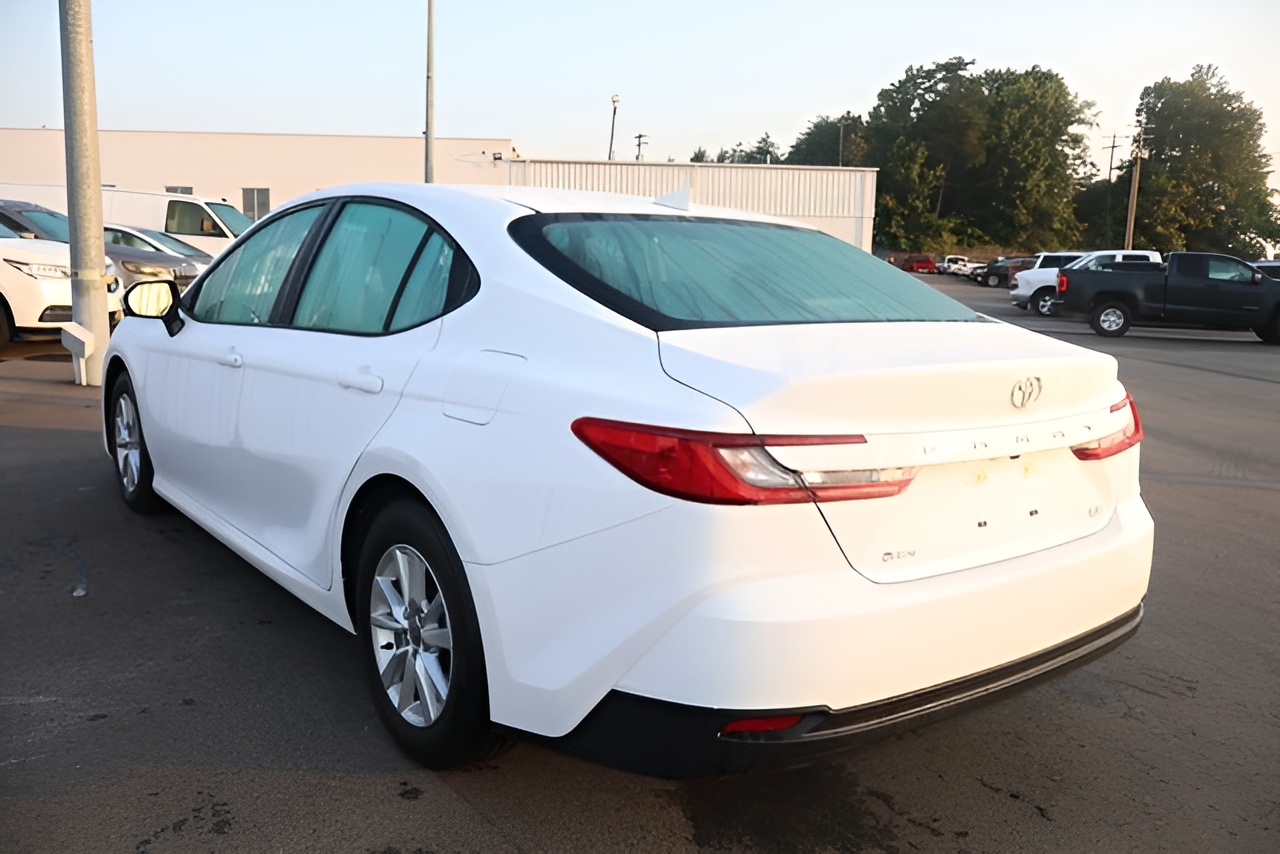 Vehicle image 41 of 42