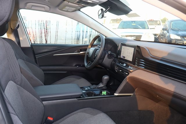 Vehicle image 14 of 42