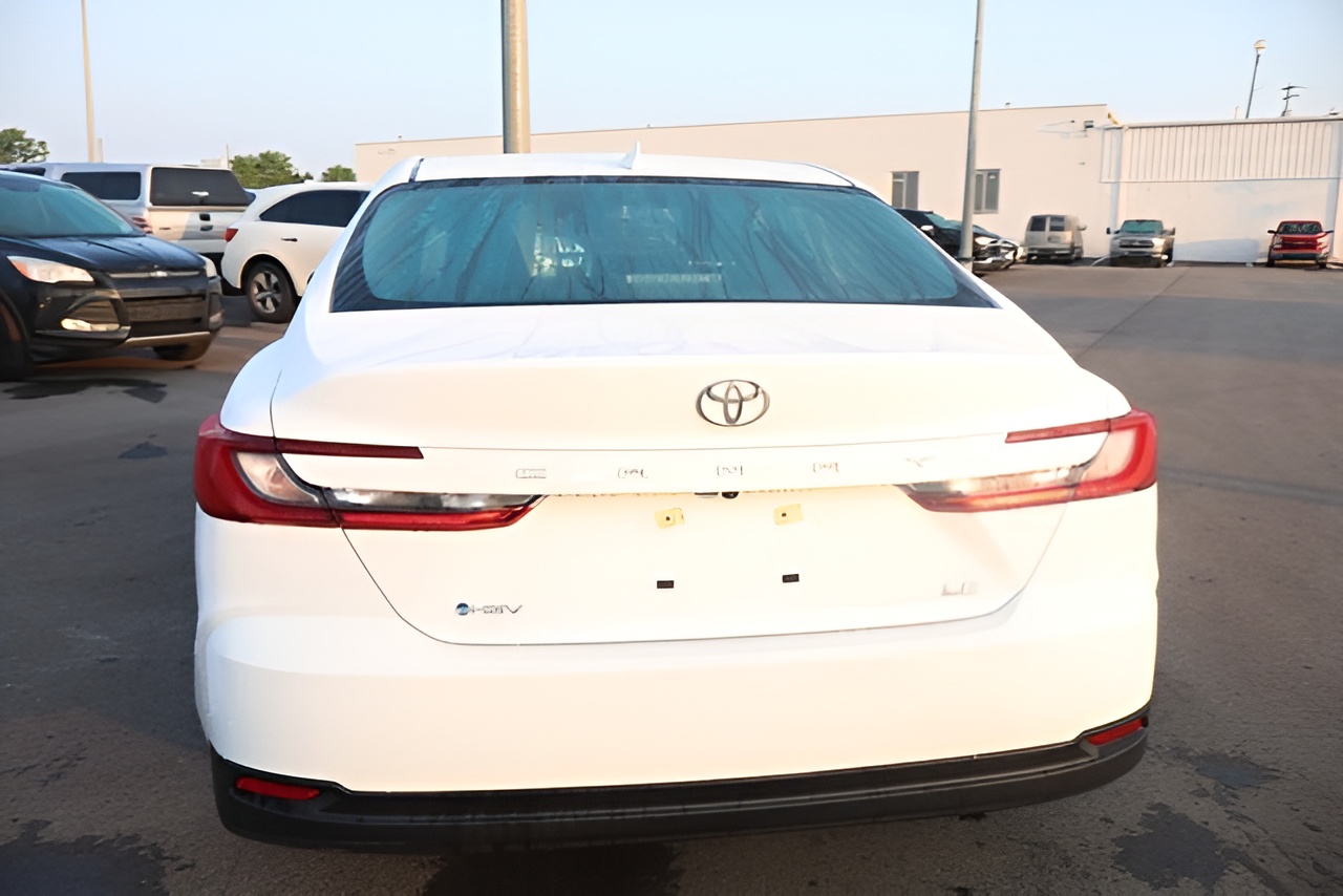 Vehicle image 40 of 42
