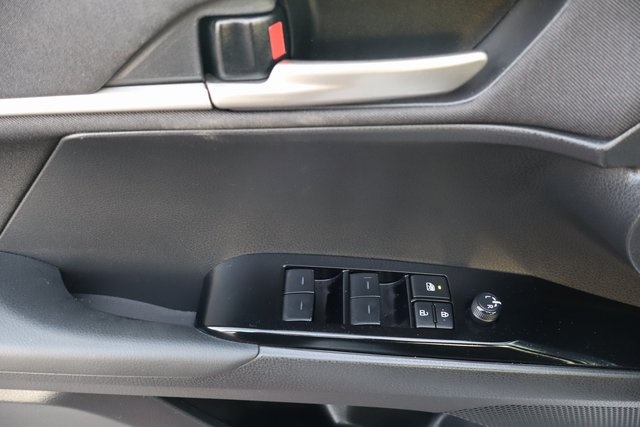 Vehicle image 18 of 42