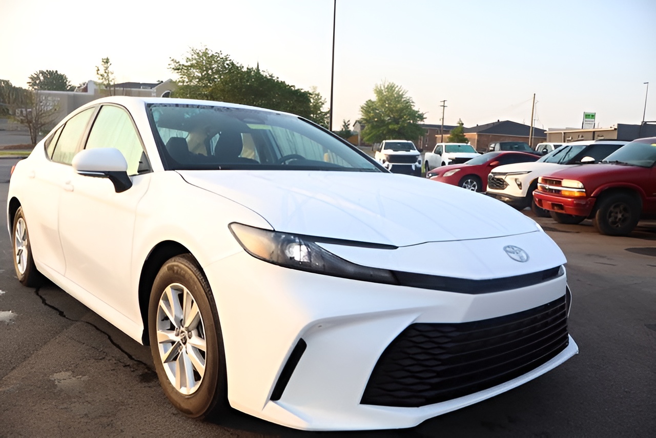 Vehicle image 36 of 42