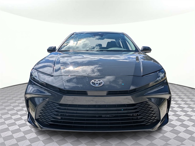 2025 Toyota Camry XLE Image 2 of 31