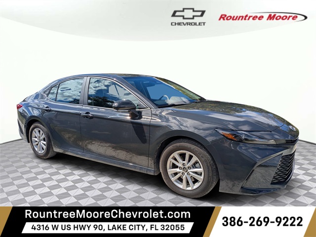 2025 Toyota Camry XLE Image 3 of 31