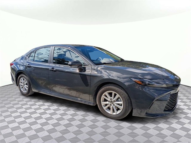 2025 Toyota Camry XLE Image 4 of 31