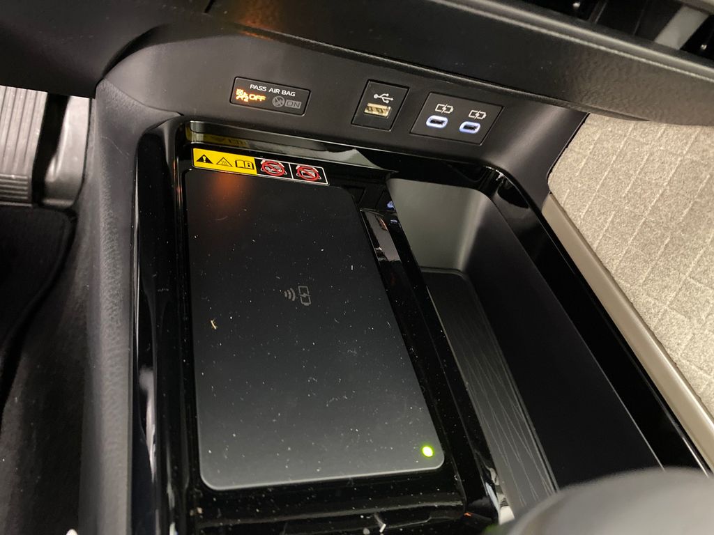 Vehicle image 21 of 30