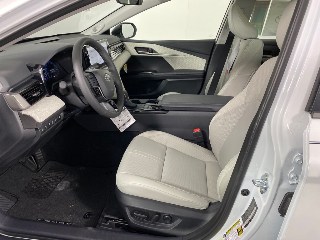 Vehicle image 6 of 30