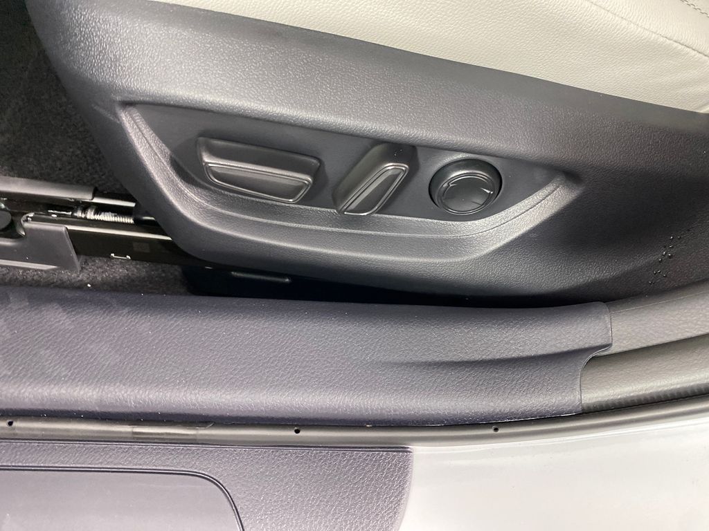 Vehicle image 7 of 30