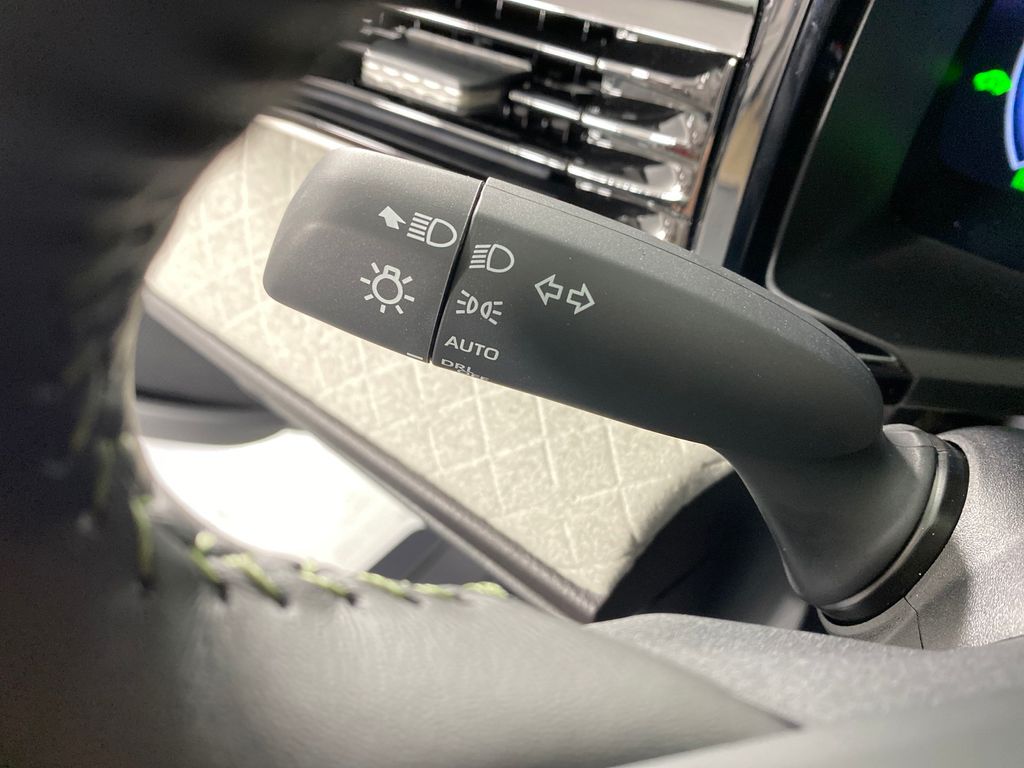Vehicle image 16 of 30