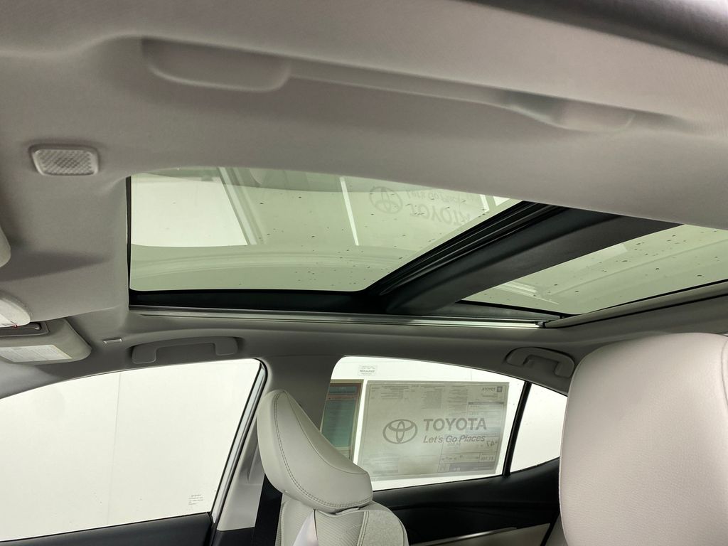 Vehicle image 9 of 30