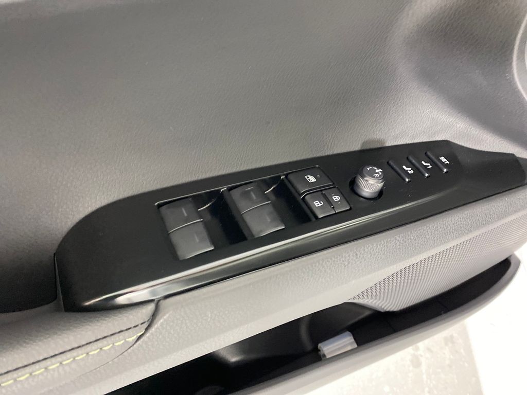 Vehicle image 8 of 30