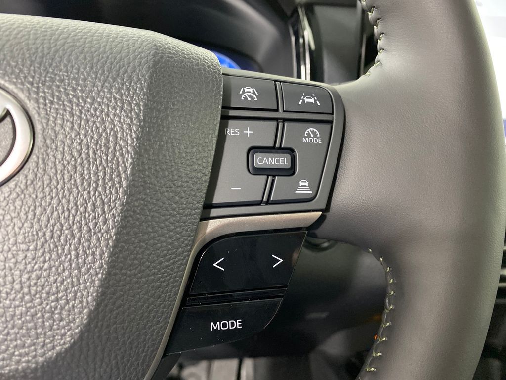 Vehicle image 14 of 30
