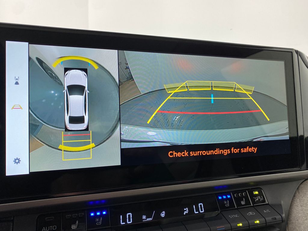 Vehicle image 26 of 30