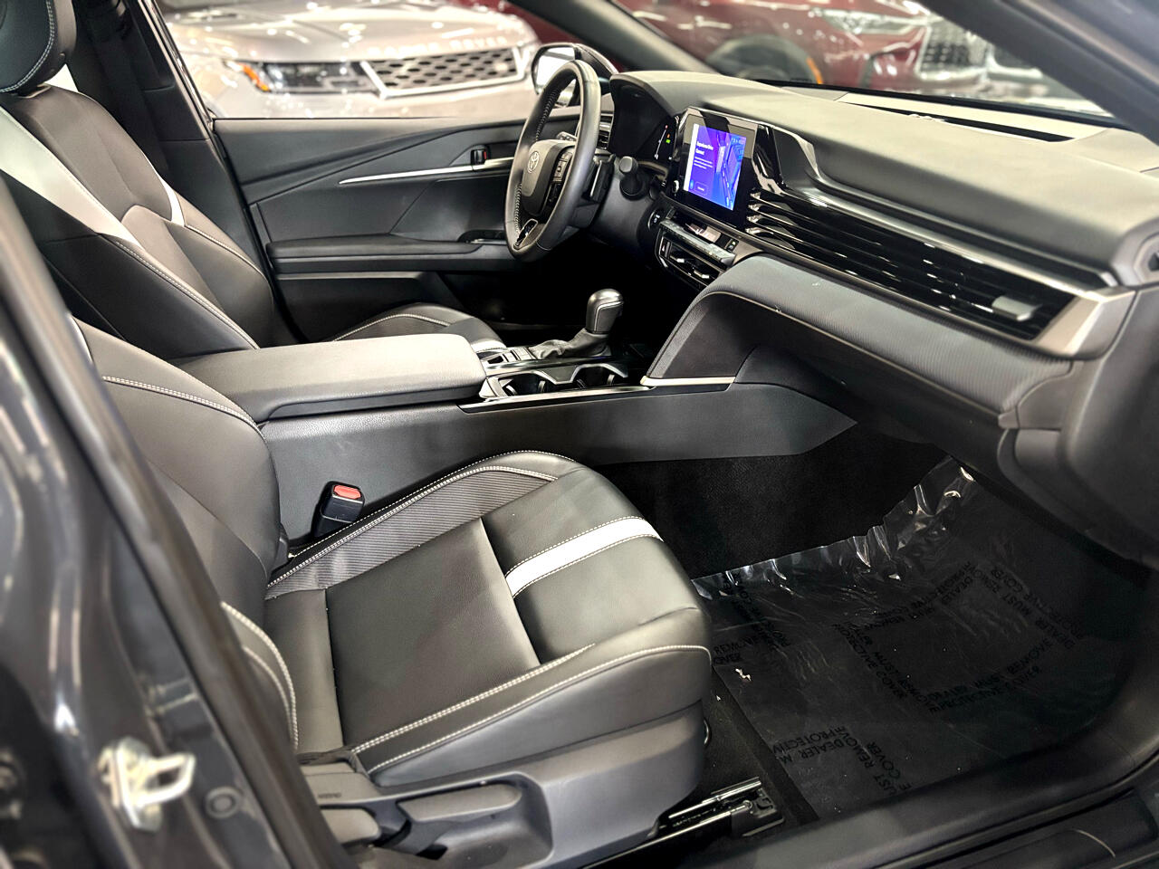 Vehicle image 33 of 34