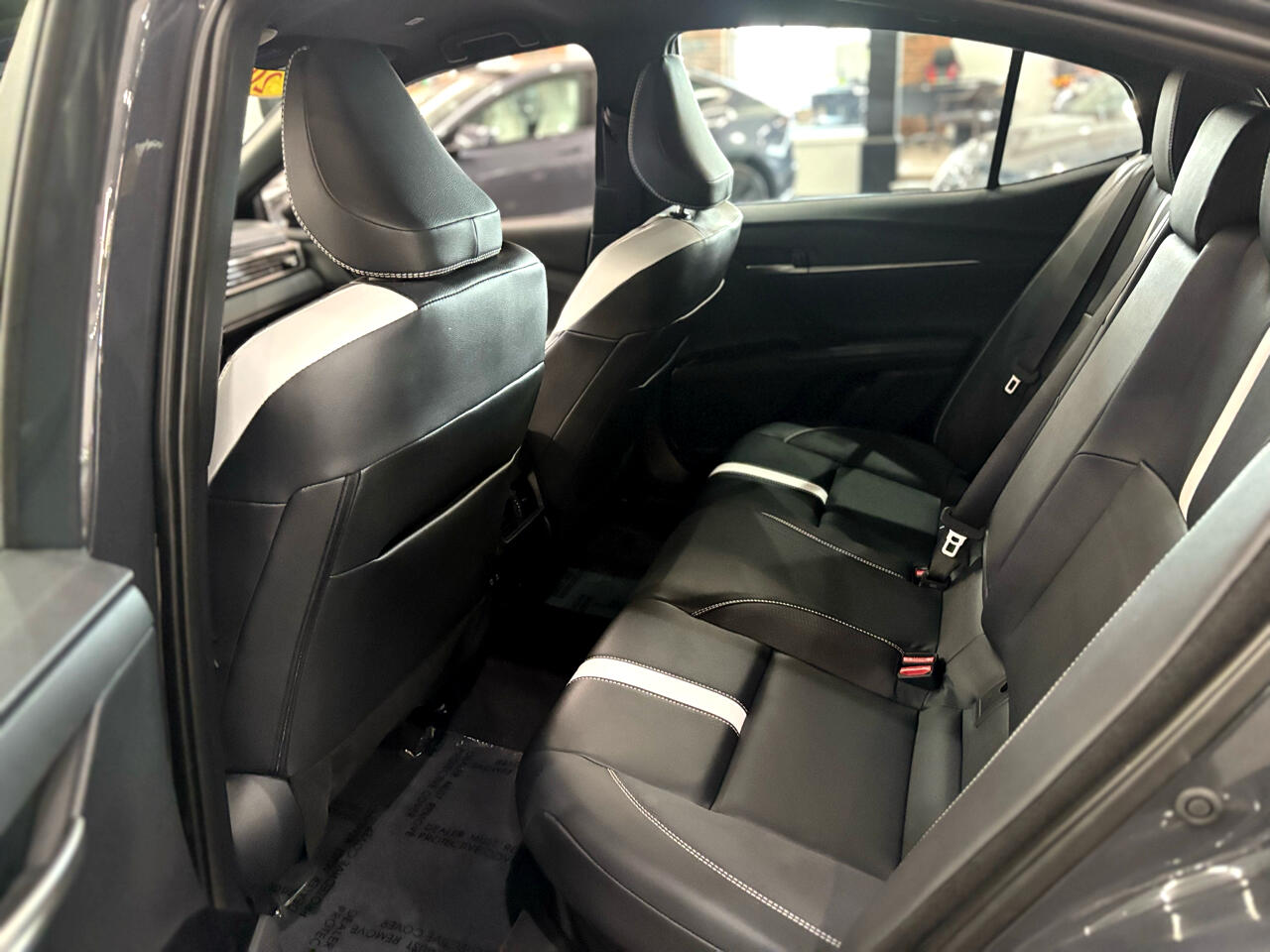Vehicle image 26 of 34