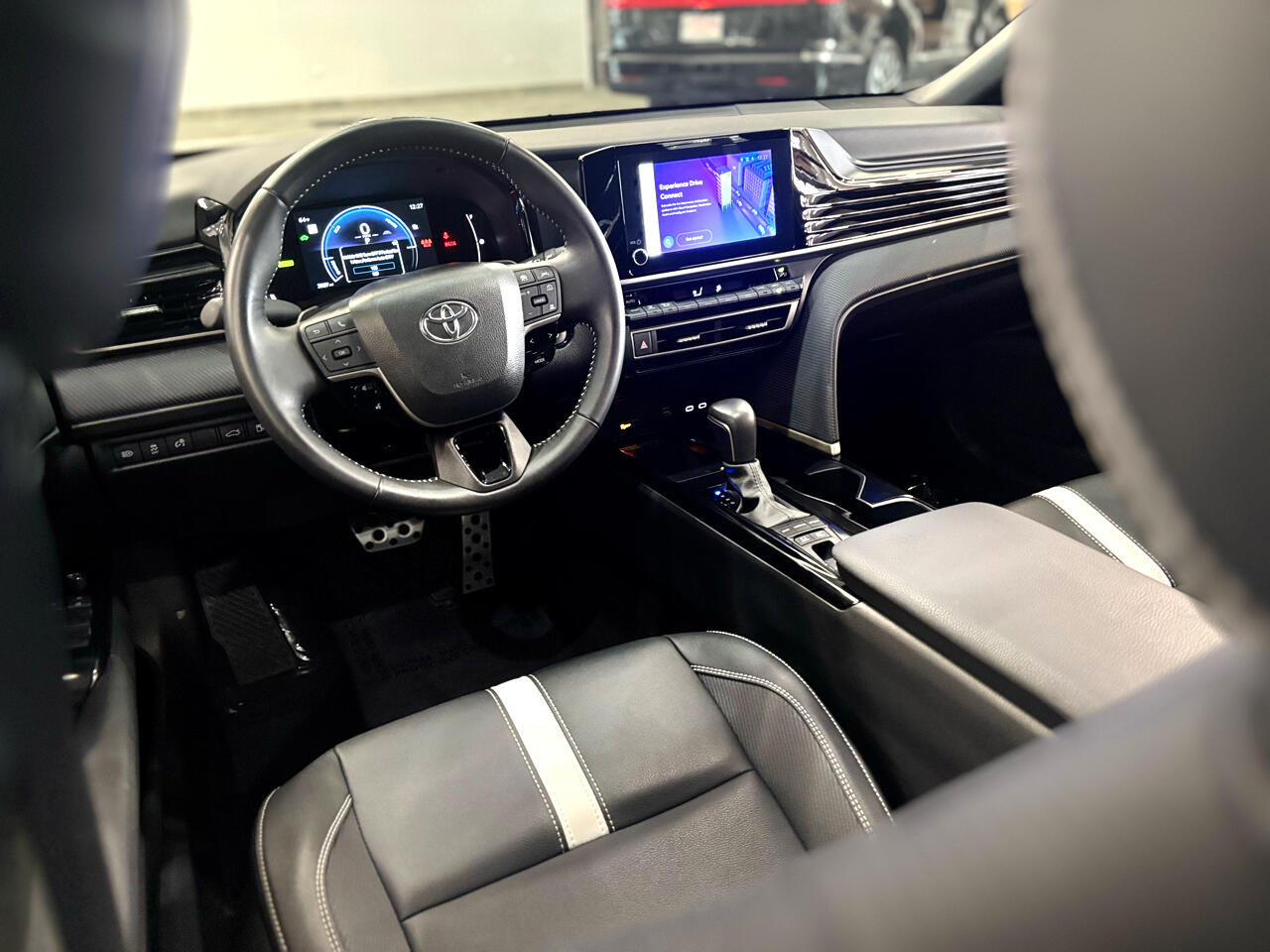 Vehicle image 27 of 34
