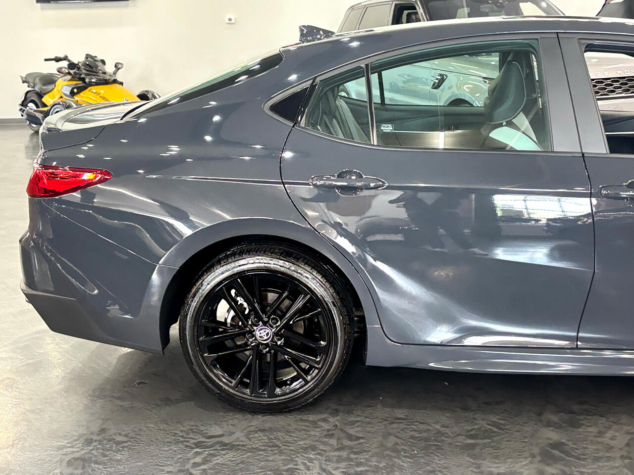 Vehicle image 10 of 34