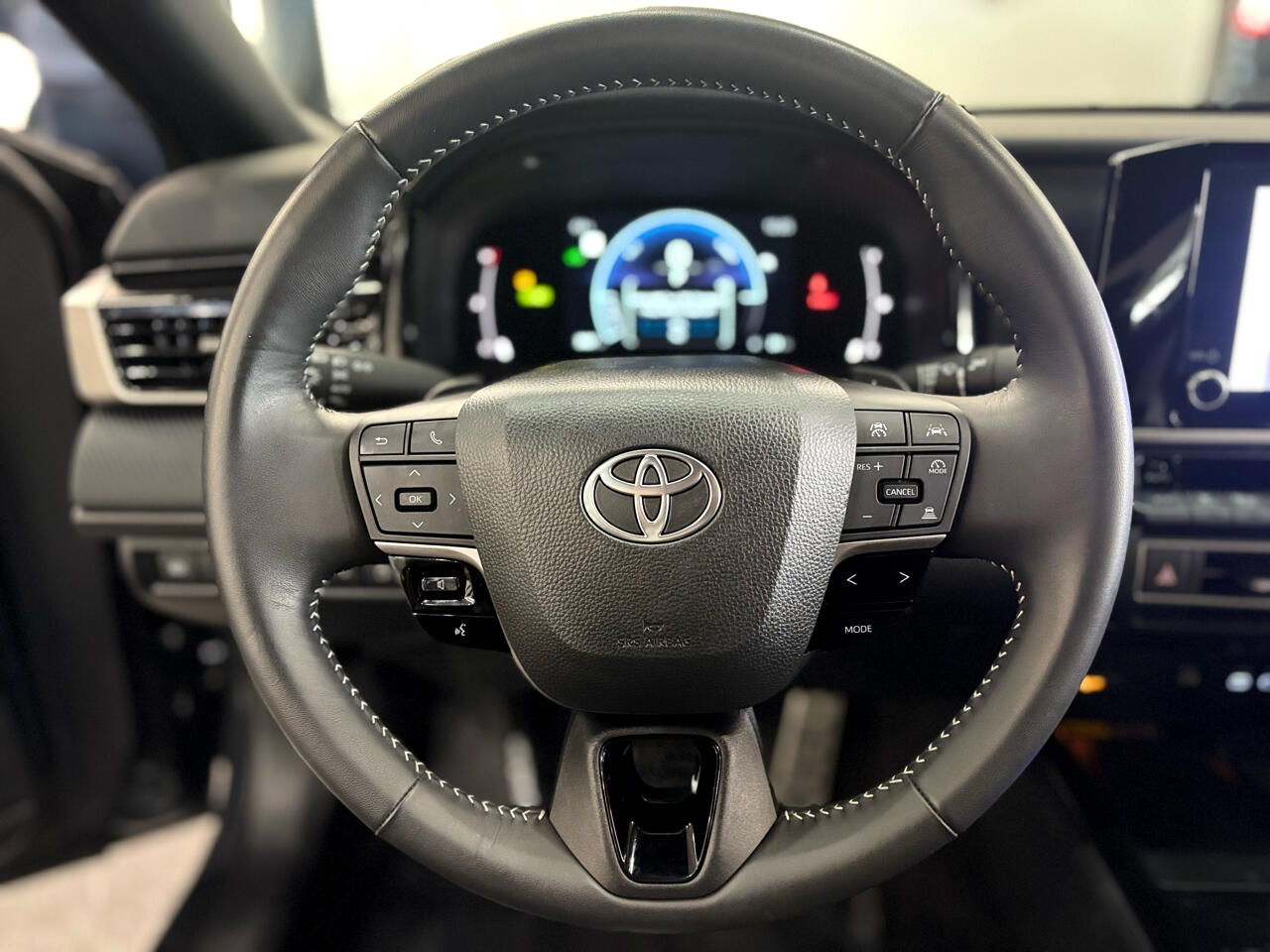 Vehicle image 18 of 34