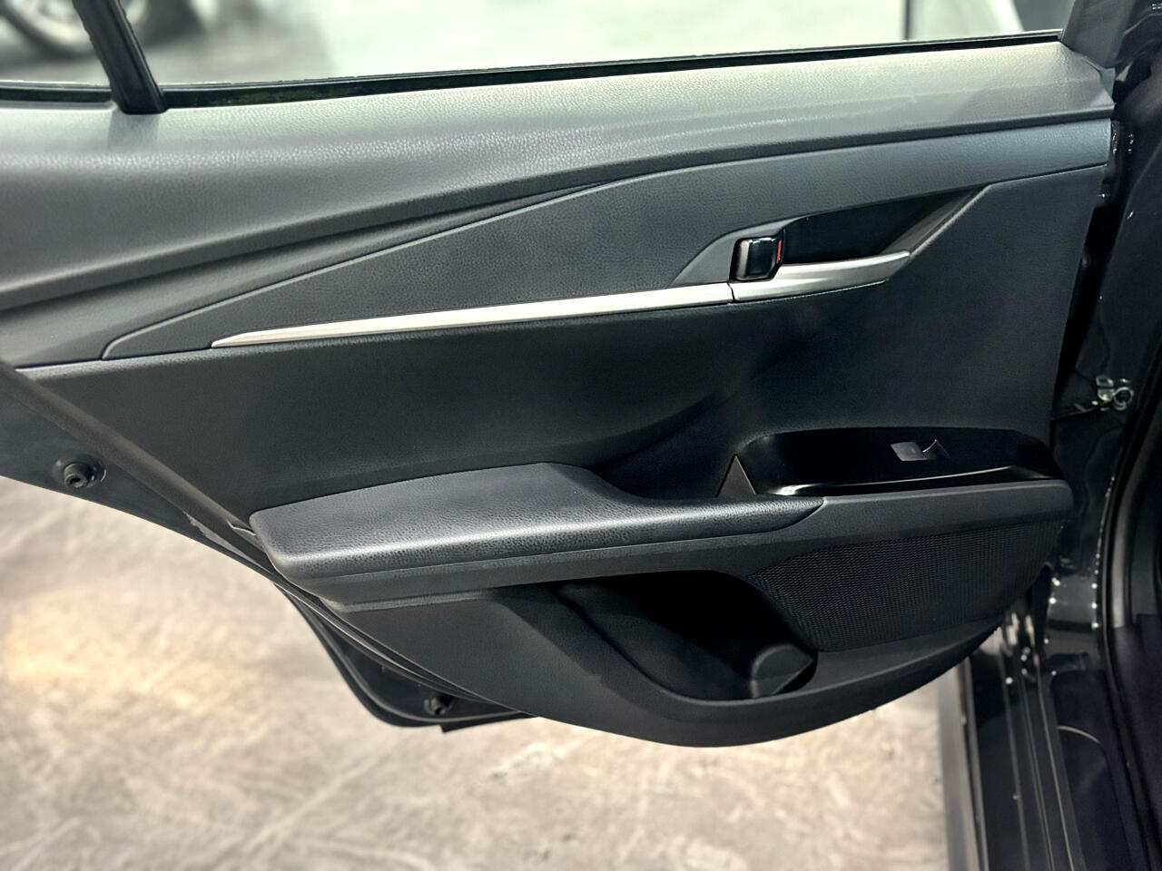 Vehicle image 25 of 34