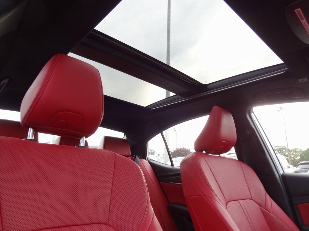 Vehicle image 21 of 50
