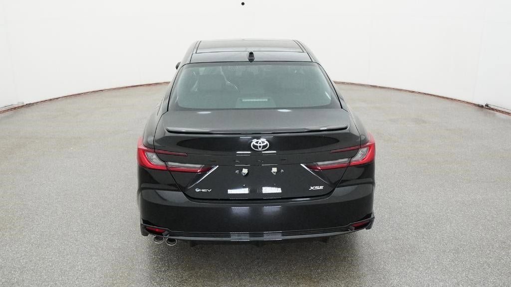 Vehicle image 23 of 33
