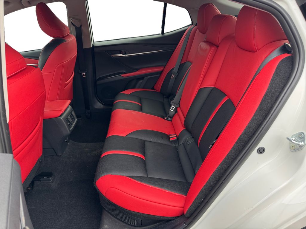 Vehicle image 17 of 31