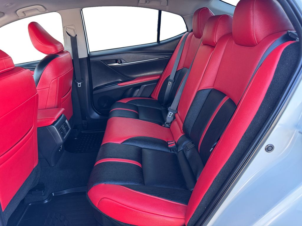 Vehicle image 14 of 31